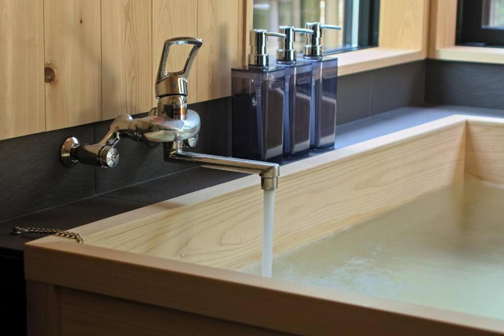 Hinoki No Ie - Cottage With Natural Hot Spring In A Cypress Bathtub Shika Luaran gambar