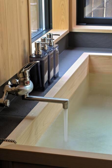 Hinoki No Ie - Cottage With Natural Hot Spring In A Cypress Bathtub Shika Luaran gambar